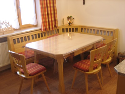 Sitzgruppe in Esche gebeizt, Tischplatte Ahorn